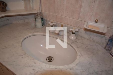 Casa à venda com 300m², 3 quartos e 6 vagas Casa à venda com 300m², 3 quartos e 6 vagasBanheiro 2