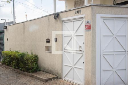 Casa à venda com 300m², 3 quartos e 6 vagas Casa à venda com 300m², 3 quartos e 6 vagasFrente (Rua)