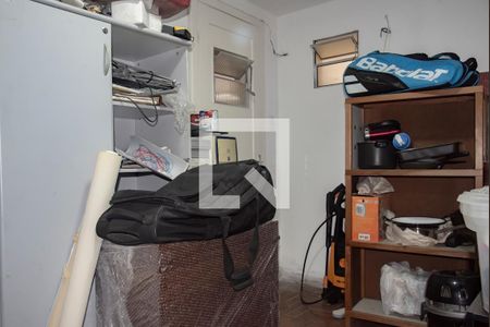 Casa à venda com 300m², 3 quartos e 6 vagas Casa à venda com 300m², 3 quartos e 6 vagasPorão