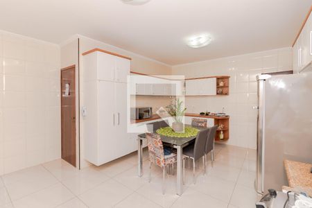 Casa à venda com 260m², 3 quartos e 5 vagasCozinha 