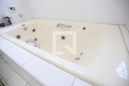 Casa para alugar com 320m², 4 quartos e 4 vagasSuite