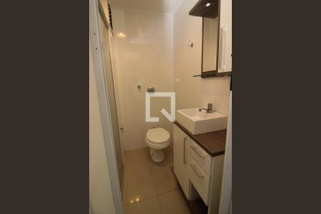 Banheiro de apartamento para alugar com 1 quarto, 48m² em Azenha, Porto Alegre