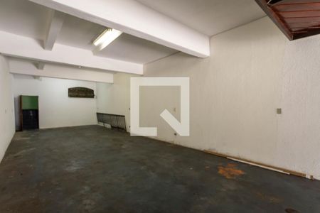 Casa à venda com 228m², 3 quartos e 7 vagas Casa à venda com 228m², 3 quartos e 7 vagasGaragem