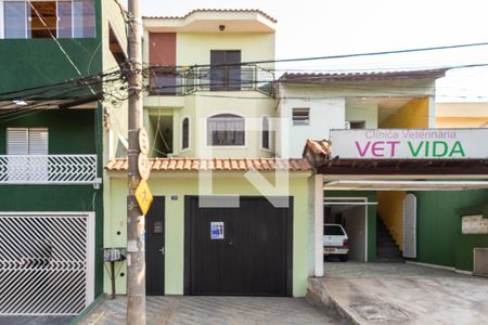Casa à venda com 228m², 3 quartos e 7 vagas Casa à venda com 228m², 3 quartos e 7 vagasFachada