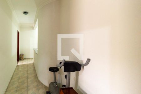 Casa à venda com 350m², 4 quartos e 5 vagasCorredor e escada