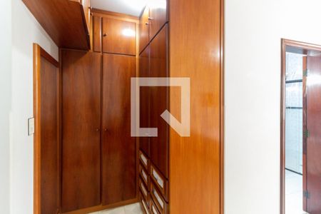 Casa à venda com 350m², 4 quartos e 5 vagasQuarto 2