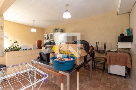 Casa à venda com 100m², 3 quartos e 4 vagas Casa à venda com 100m², 3 quartos e 4 vagasQuintal