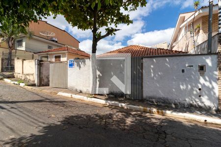 Casa à venda com 100m², 3 quartos e 4 vagas Casa à venda com 100m², 3 quartos e 4 vagasFachada