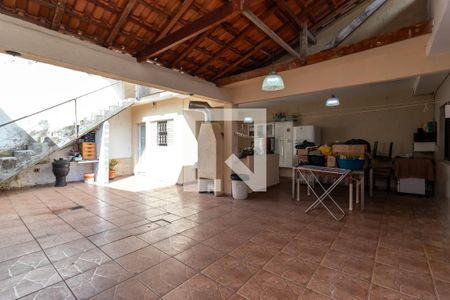 Casa à venda com 100m², 3 quartos e 4 vagas Casa à venda com 100m², 3 quartos e 4 vagasQuintal