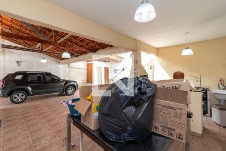 Casa à venda com 100m², 3 quartos e 4 vagas Casa à venda com 100m², 3 quartos e 4 vagasQuintal