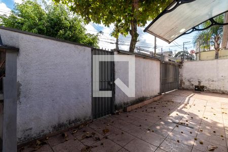 Casa à venda com 100m², 3 quartos e 4 vagas Casa à venda com 100m², 3 quartos e 4 vagasEntrada