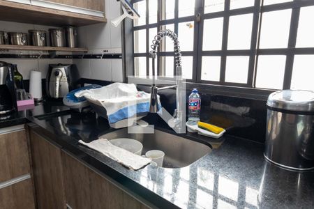 Casa à venda com 100m², 3 quartos e 4 vagas Casa à venda com 100m², 3 quartos e 4 vagasCozinha