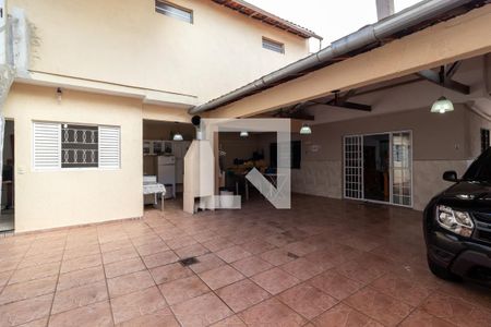 Casa à venda com 100m², 3 quartos e 4 vagas Casa à venda com 100m², 3 quartos e 4 vagasQuintal