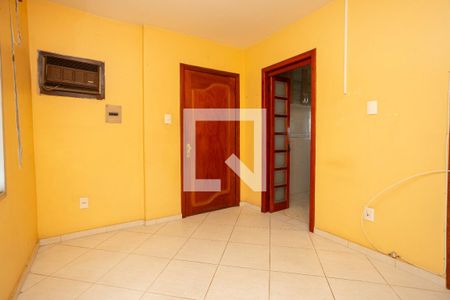 Cozinha de apartamento para alugar com 1 quarto, 29m² em Jardim Itu, Porto Alegre