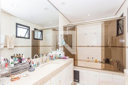 Apartamento à venda com 235m², 3 quartos e 3 vagasBanheiro do Quarto 3