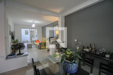 Sala de casa à venda com 4 quartos, 200m² em Cambuci, São Paulo
