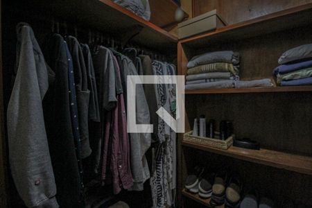 Casa à venda com 200m², 4 quartos e 2 vagasCloset da suíte