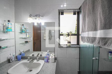 Casa à venda com 200m², 4 quartos e 2 vagasBanheiro da Suíte 