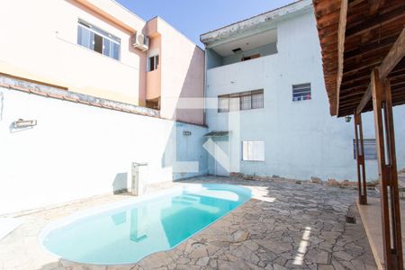 Casa à venda com 300m², 3 quartos e 3 vagas Casa à venda com 300m², 3 quartos e 3 vagasÁrea comum