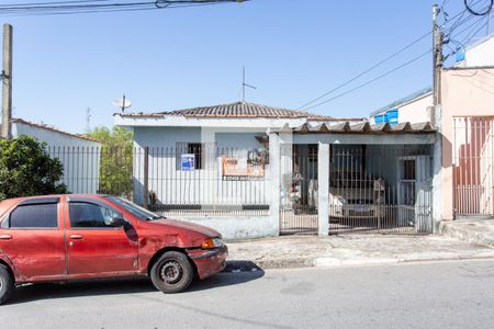 Casa à venda com 300m², 3 quartos e 3 vagas Casa à venda com 300m², 3 quartos e 3 vagasFachada