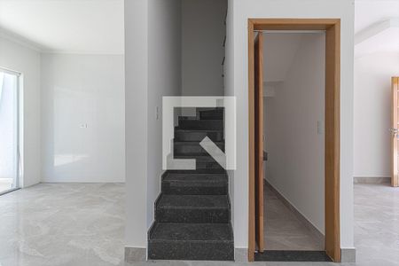 Escada  de casa de condomínio para alugar com 3 quartos, 110m² em Vila Santo Estéfano, São Paulo