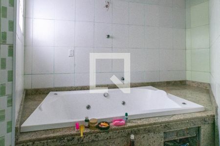 Casa à venda com 280m², 5 quartos e 3 vagasBanheiro da Suíte