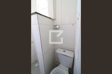 Banheiro de kitnet/studio para alugar com 1 quarto, 27m² em Jardim Carioca, Rio de Janeiro