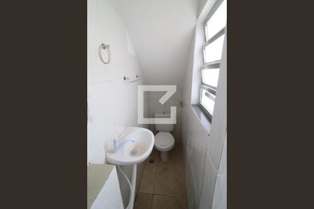 Banheiro de kitnet/studio para alugar com 1 quarto, 22m² em Jardim Carioca, Rio de Janeiro