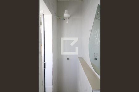 Banheiro de kitnet/studio para alugar com 1 quarto, 22m² em Jardim Carioca, Rio de Janeiro