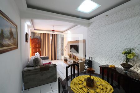 Casa para alugar com 119m², 2 quartos e 5 vagasSala