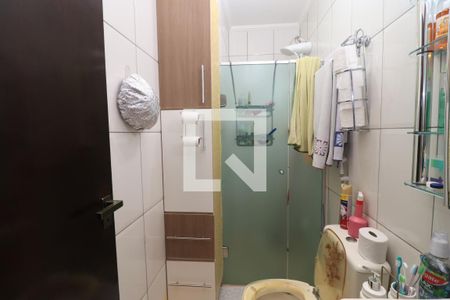 Casa de condomínio à venda com 134m², 3 quartos e 3 vagasBanheiro 2