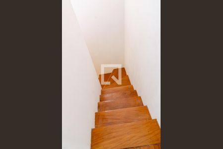 Casa para alugar com 174m², 3 quartos e 1 vaga Casa para alugar com 174m², 3 quartos e 1 vagaEscadas