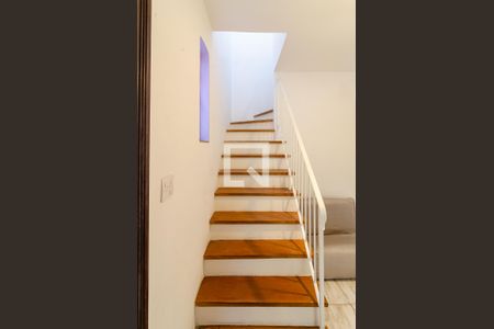 Escadas de casa à venda com 3 quartos, 174m² em Parque Jabaquara, São Paulo