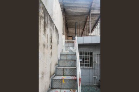 Casa à venda com 200m², 5 quartos e 5 vagas Casa à venda com 200m², 5 quartos e 5 vagasEscada