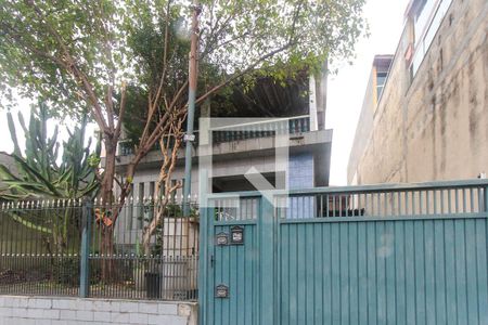 Casa à venda com 200m², 5 quartos e 5 vagas Casa à venda com 200m², 5 quartos e 5 vagasFachada