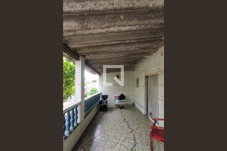 Casa à venda com 200m², 5 quartos e 5 vagas Casa à venda com 200m², 5 quartos e 5 vagasVaranda