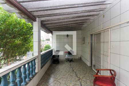 Casa à venda com 200m², 5 quartos e 5 vagas Casa à venda com 200m², 5 quartos e 5 vagasVaranda