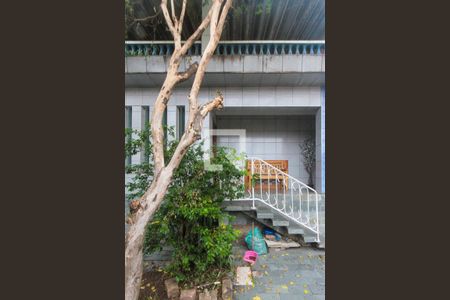 Casa à venda com 200m², 5 quartos e 5 vagas Casa à venda com 200m², 5 quartos e 5 vagasFrente da casa