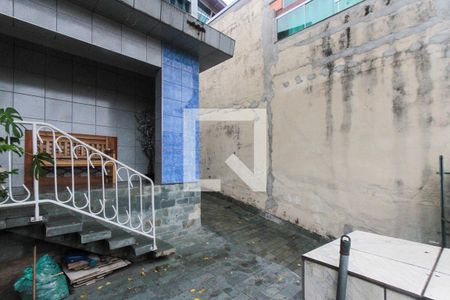 Casa à venda com 200m², 5 quartos e 5 vagas Casa à venda com 200m², 5 quartos e 5 vagasFrente da casa