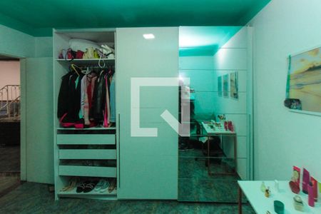 Casa à venda com 200m², 5 quartos e 5 vagas Casa à venda com 200m², 5 quartos e 5 vagasQuarto 02