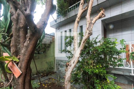 Casa à venda com 200m², 5 quartos e 5 vagas Casa à venda com 200m², 5 quartos e 5 vagasFrente da casa