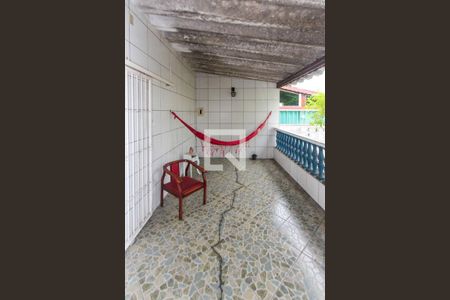 Casa à venda com 200m², 5 quartos e 5 vagas Casa à venda com 200m², 5 quartos e 5 vagasVaranda