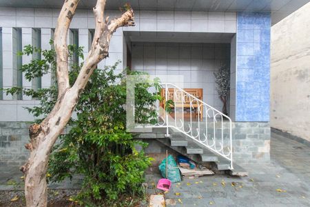 Casa à venda com 200m², 5 quartos e 5 vagas Casa à venda com 200m², 5 quartos e 5 vagasFrente da casa