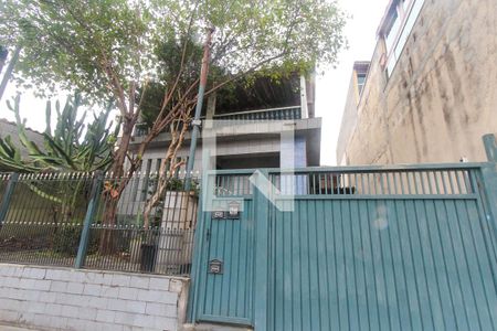 Casa à venda com 200m², 5 quartos e 5 vagas Casa à venda com 200m², 5 quartos e 5 vagasFachada