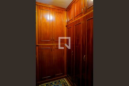 Apartamento à venda com 160m², 5 quartos e 3 vagas Apartamento à venda com 160m², 5 quartos e 3 vagasCloset da suíte 2