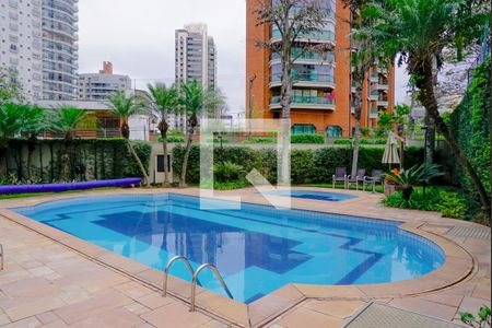 Apartamento à venda com 160m², 5 quartos e 3 vagas Apartamento à venda com 160m², 5 quartos e 3 vagasÁrea comum - Piscina