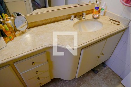 Apartamento à venda com 160m², 5 quartos e 3 vagas Apartamento à venda com 160m², 5 quartos e 3 vagasBanheiro Suíte 2