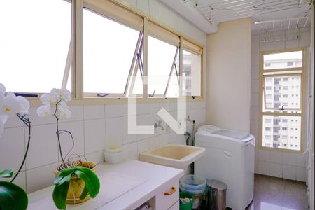 Apartamento à venda com 160m², 5 quartos e 3 vagas Apartamento à venda com 160m², 5 quartos e 3 vagasÁrea de Serviço