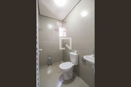 Banheiro de casa para alugar com 1 quarto, 45m² em Vila Invernada, São Paulo