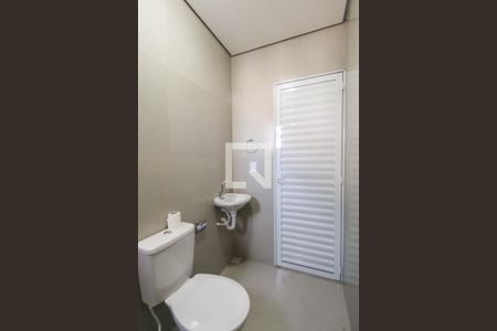 Banheiro de casa para alugar com 1 quarto, 45m² em Vila Invernada, São Paulo